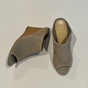 Kenneth Cole Reaction Tan Wedges Size 8